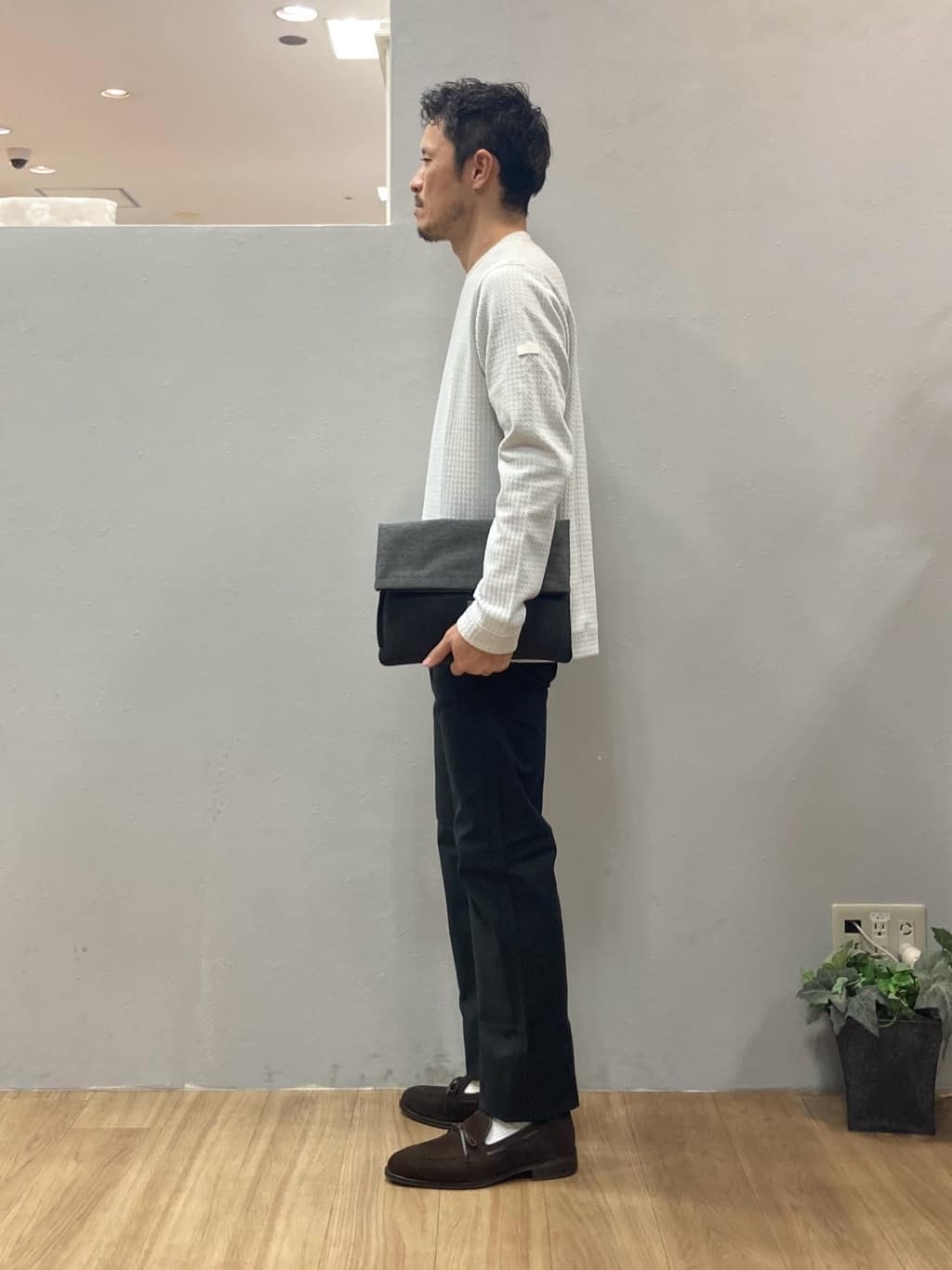 シュンさんの「TAKEO KIKUCHI｜【Made in JAPAN】播州織 ストレッチ パンツ」を使ったコーディネート