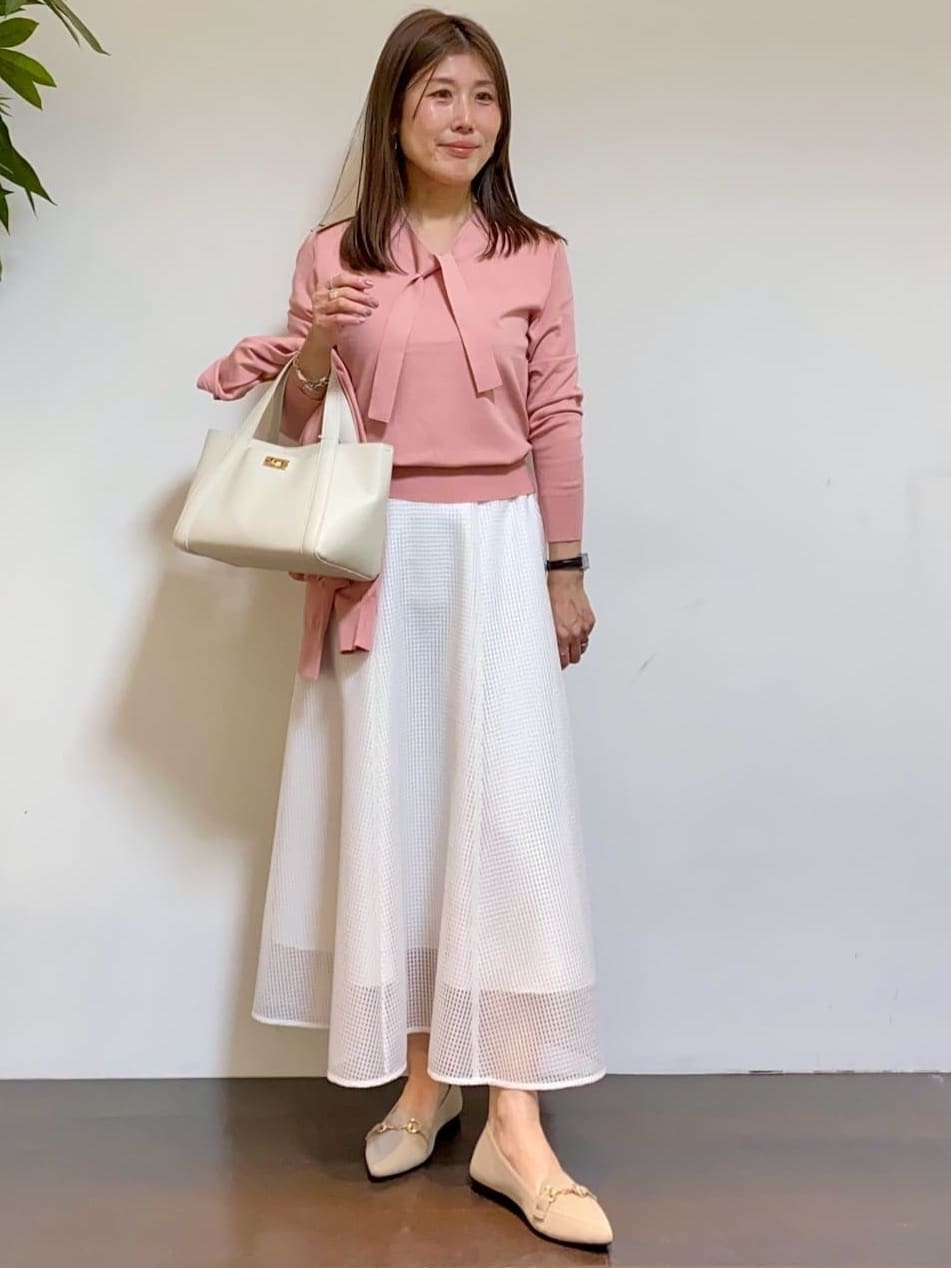 tomoさんの「UNTITLED｜【手洗い／88cm正方形】バイカラーハーネススカーフ」を使ったコーディネート