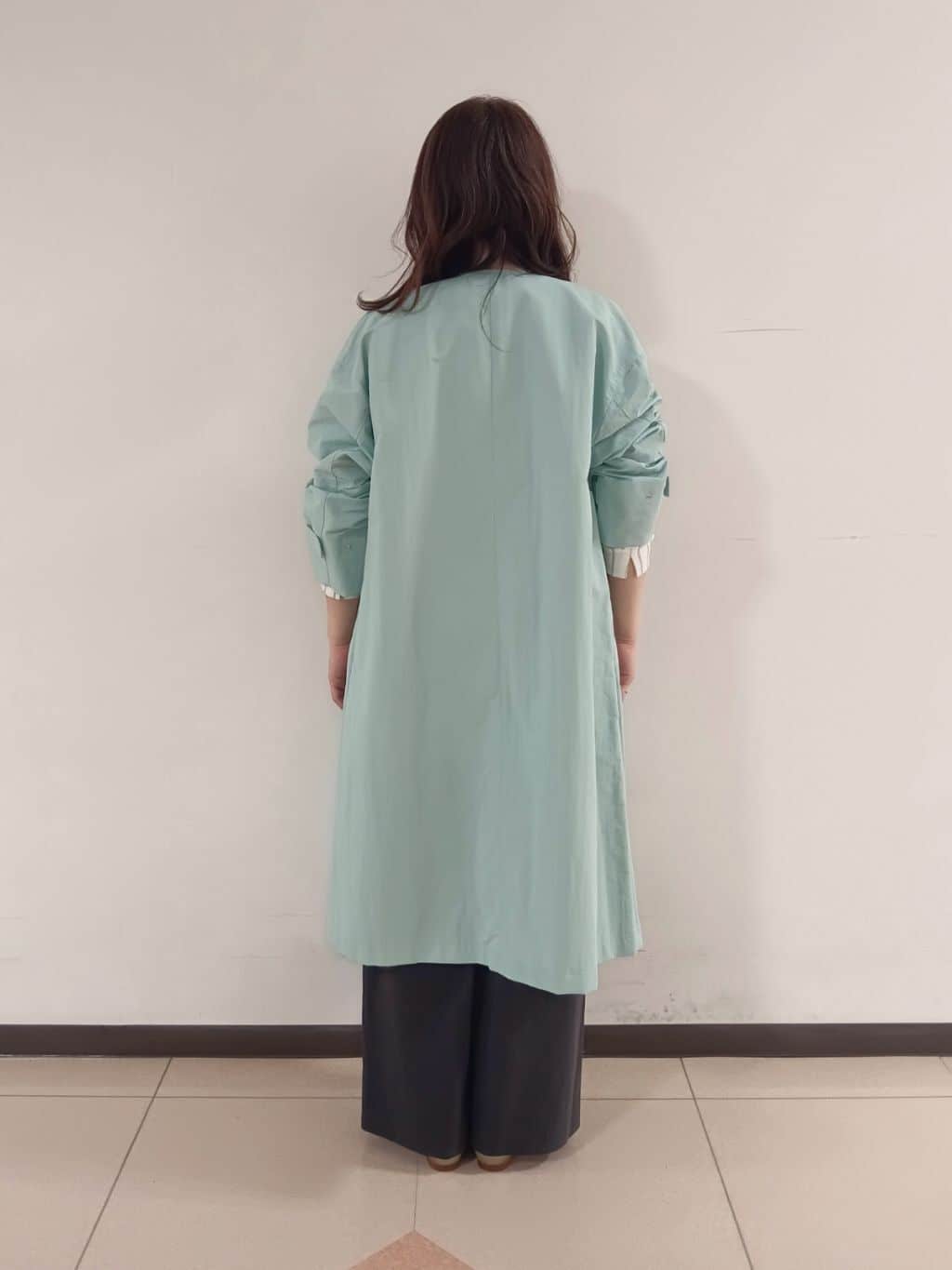 kaoさんの「INDIVI｜◆【撥水／UVケア／軽量】トレンチ風ロングコート」を使ったコーディネート
