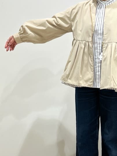 chiakiさんの「OPAQUE.CLIP｜◆バンドカラーペプラムシャツ【洗濯機洗い可】」を使ったコーディネート