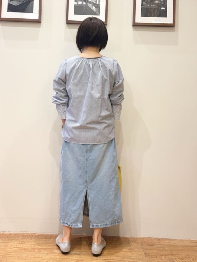 きっちょんさんの「SHOO･LA･RUE｜◆【S-LL/洗える】年中穿ける デニム ナロースカート」を使ったコーディネート