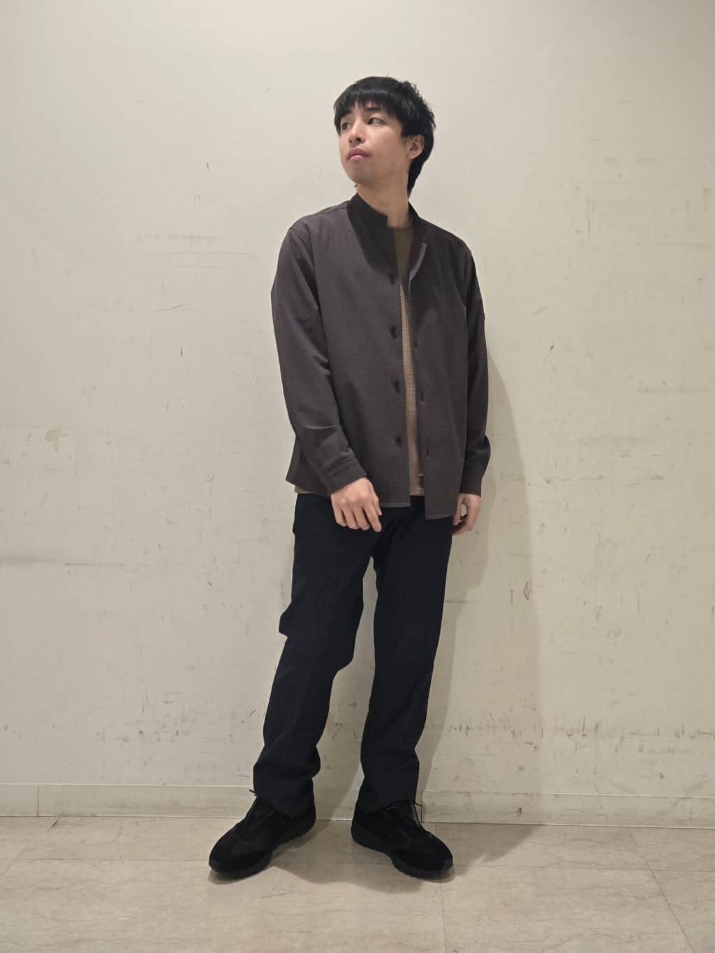 白木駆さんの「TAKEO KIKUCHI｜【360&deg;ストレッチ／セットアップ対応】None Of Stress パンツ」を使ったコーディネート