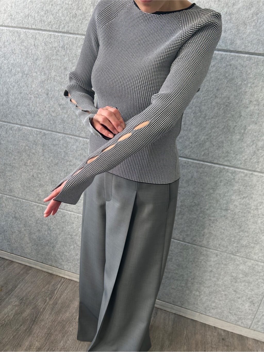 yukoさんの「CODE A｜◆hole sleeve knit」を使ったコーディネート