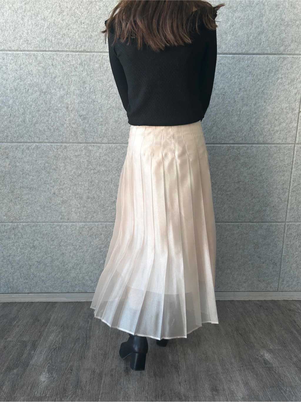 ishikawaさんの「CODE A｜shiny sheer pleated skirt」を使ったコーディネート