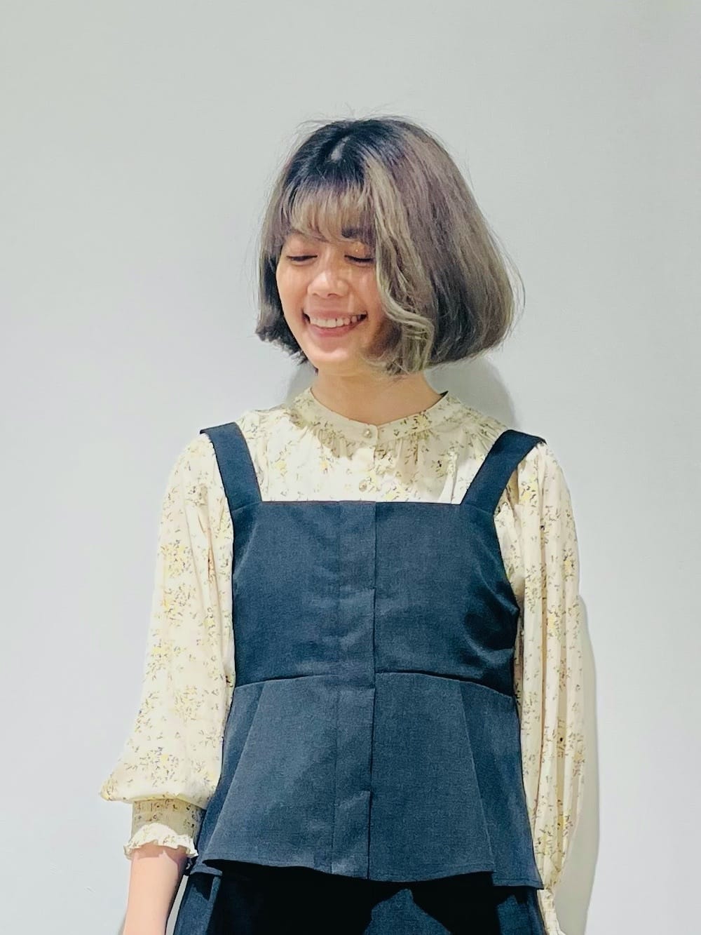Fujiharuさんの「grove｜◆【デイリーから特別な日まで】華やかさを纏うヴィンテージサテンブラウス」を使ったコーディネート