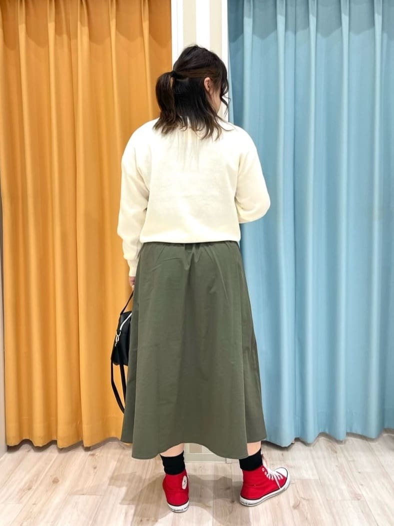 TUMU-TUMUさんの「SHOO･LA･RUE｜◆【洗える/S-LL/ちくちくしにくい】大人のための ロゴ入りスウェットライクニット」を使ったコーディネート