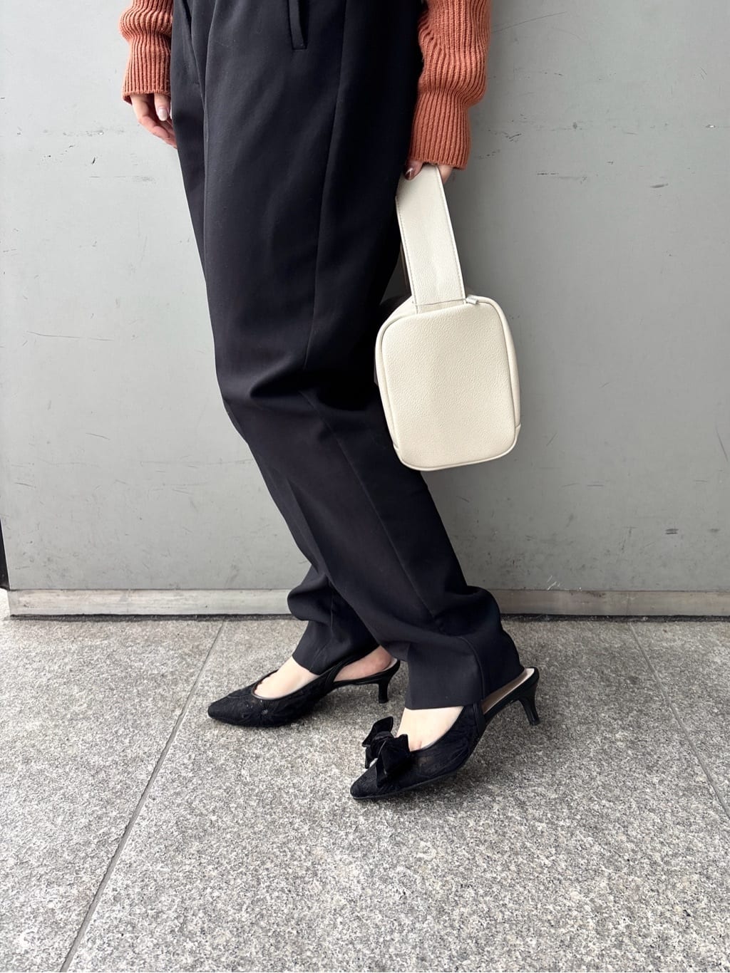 まっきーさんの「ESPERANZA｜リボンチュールレースバックストラップ2WAYパンプス」を使ったコーディネート