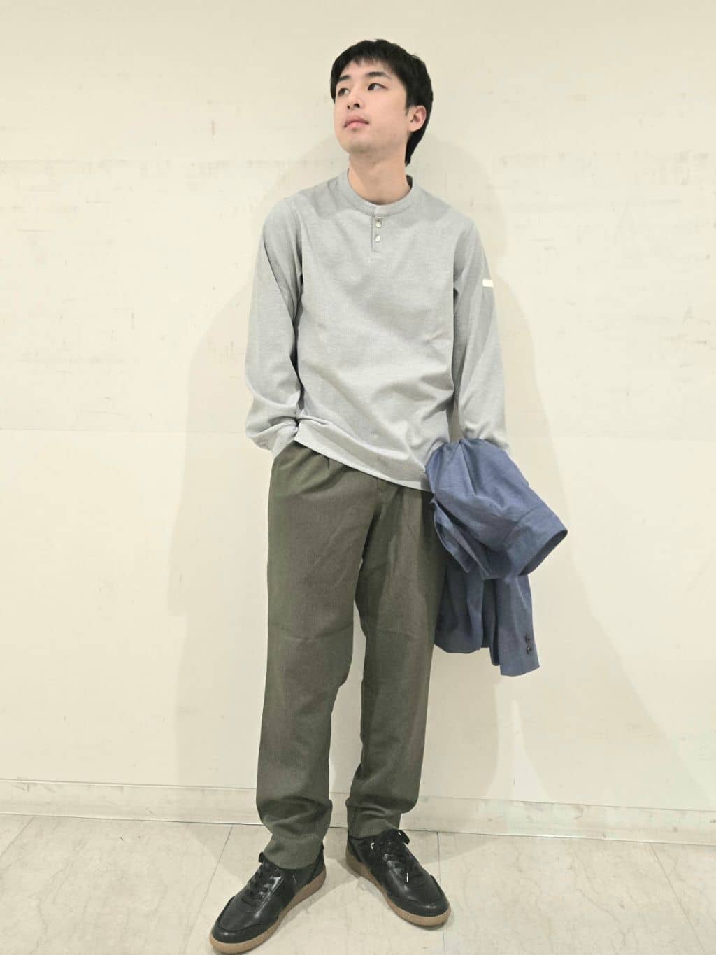 白木駆さんの「TAKEO KIKUCHI｜◆【軽羽織】ツイルストレッチ ブルゾン」を使ったコーディネート