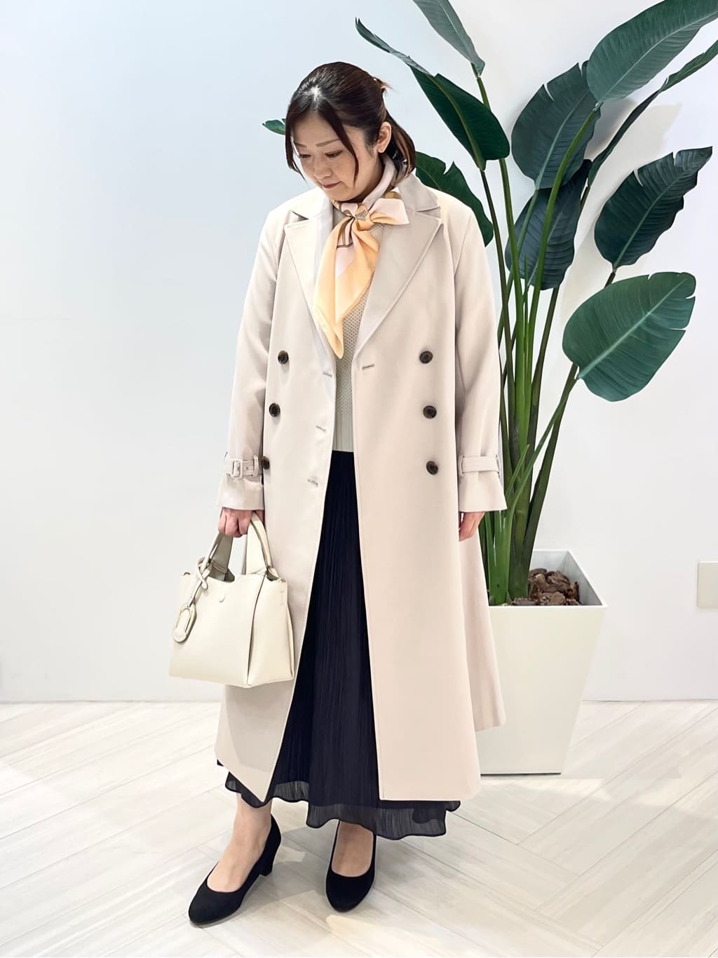 Tomoさんの「UNTITLED｜【手洗い／88cm正方形】バイカラーハーネススカーフ」を使ったコーディネート