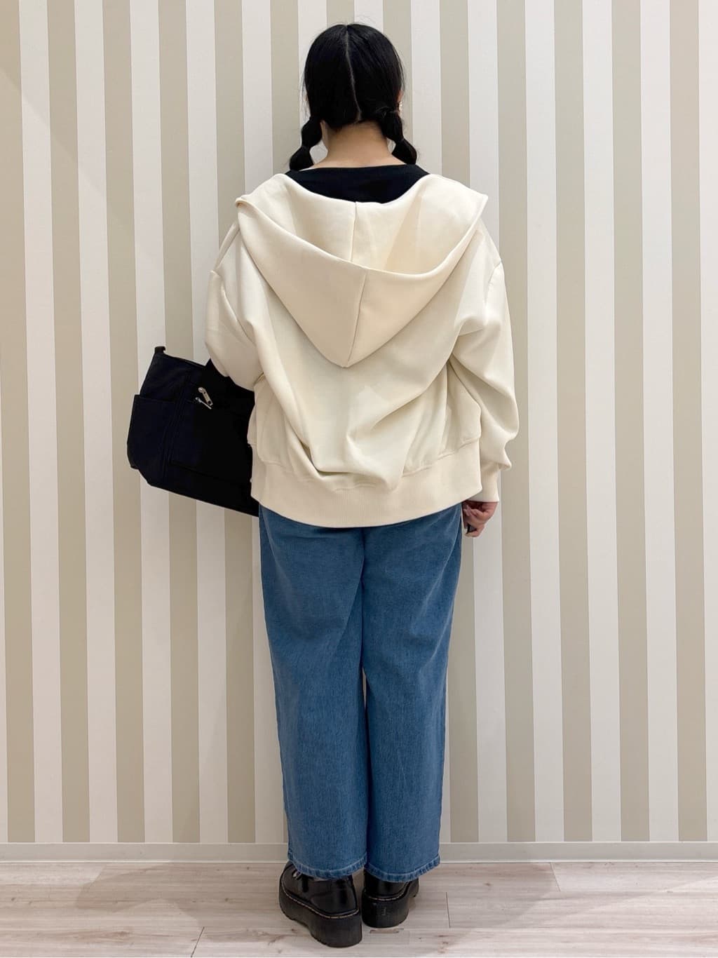 まろんさんの「SHOO･LA･RUE｜◆【撥水／2WAY】12ポケットトートバッグ【キャリーオン】」を使ったコーディネート