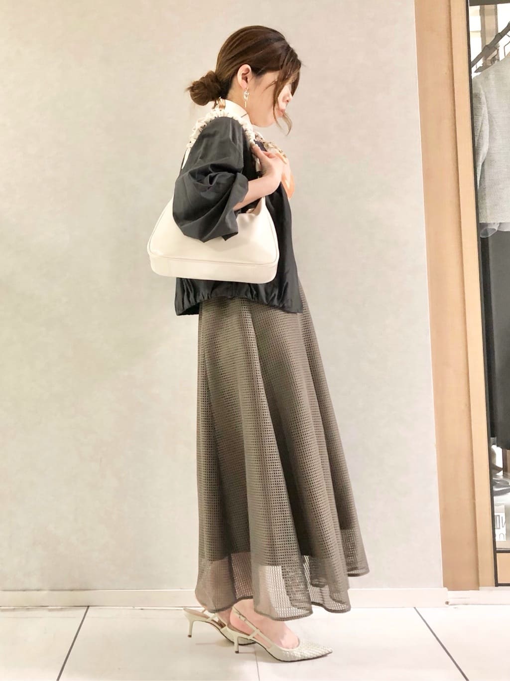 sayuさんの「UNTITLED｜◆【春の軽羽織り】ボリューム袖 ノーカラーブルゾン」を使ったコーディネート