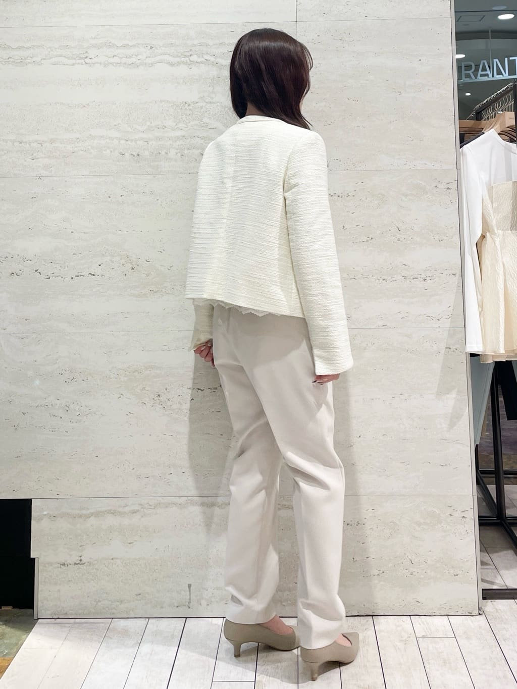 かほさんの「OPAQUE.CLIP｜《通勤・セレモニー／セットアップ対応》テーパードパンツ／ダブルクロス【洗濯機洗い可】」を使ったコーディネート