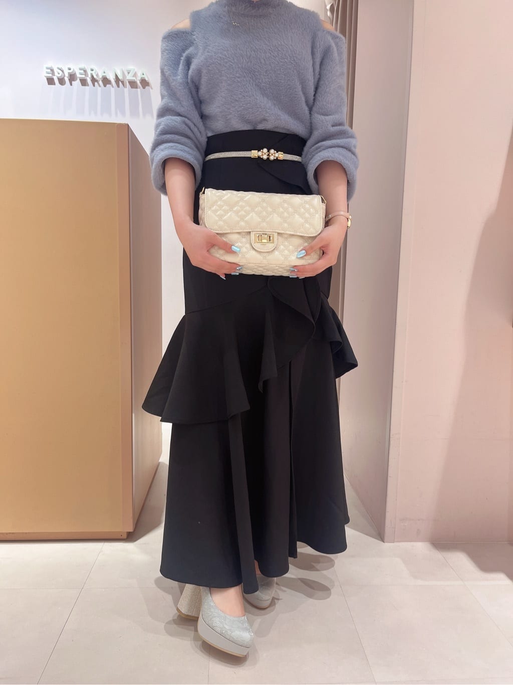 このかさんの「ESPERANZA｜チャンキーヒール厚底パンプス」を使ったコーディネート