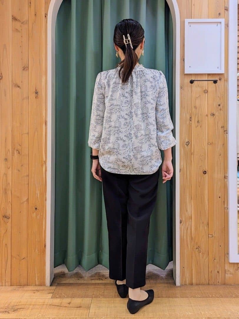 ショーコラさんの「SHOO･LA･RUE｜◆【SS-3L/洗える/通勤・セレモニーにも】しなやかな身のこなしが叶う ストレッチテーパードパンツ」を使ったコーディネート