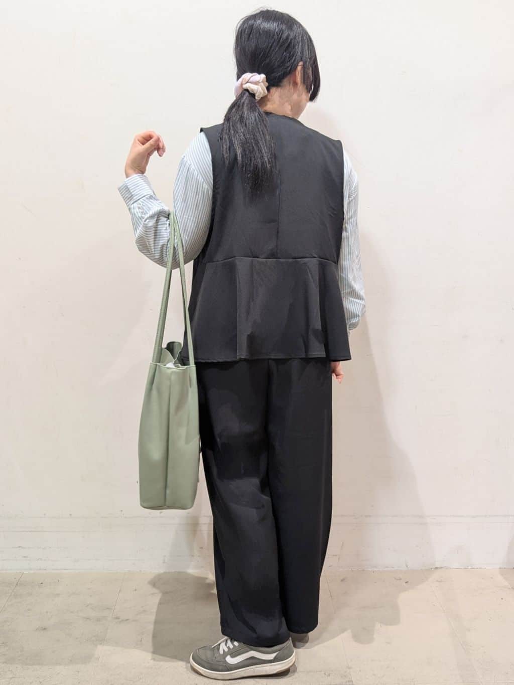 たぼく。さんの「SHOO･LA･RUE｜◆【洗える/セットアップ可】タック入りワイドパンツ」を使ったコーディネート