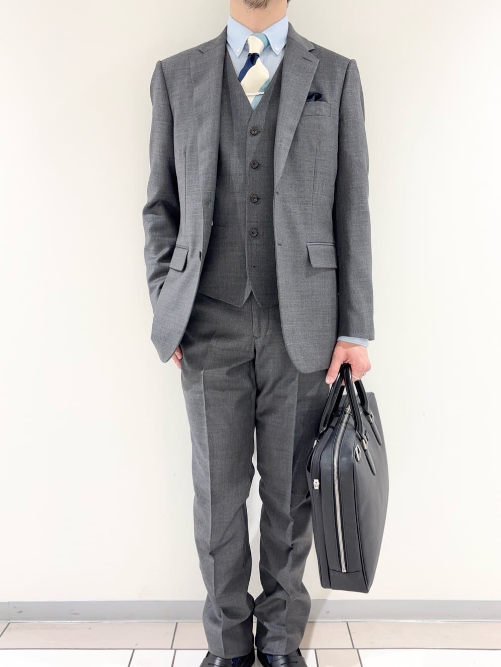 及川さんの「TAKEO KIKUCHI｜【Three by Three】シャイニーシャークピンヘッド スーツ/3ピース対応可」を使ったコーディネート