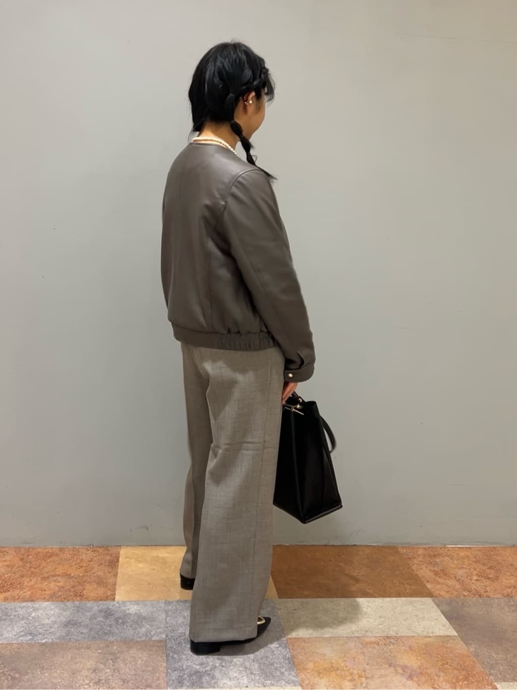 ひらのみさんの「THE SHOP TK｜◆ドルマン袖釦ニット【洗濯機OK】」を使ったコーディネート