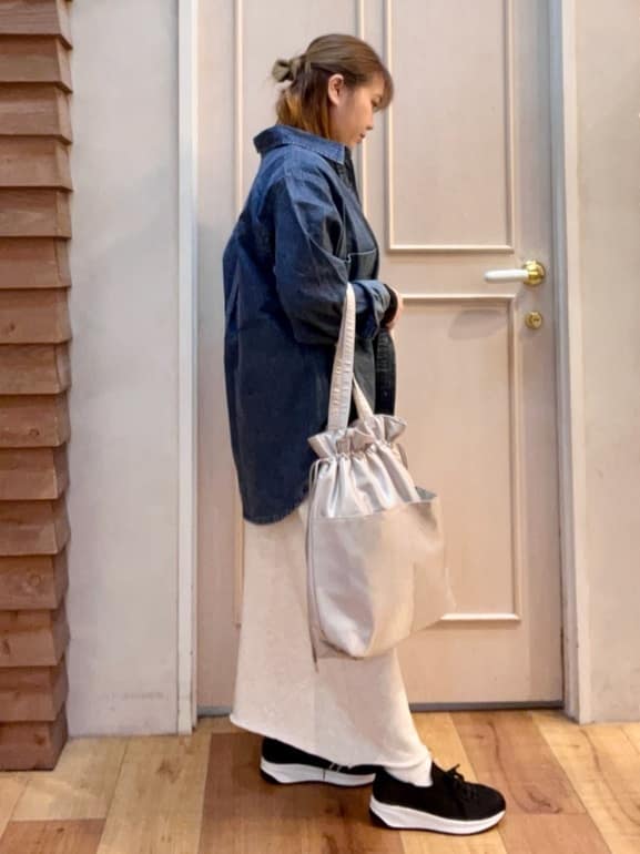 mさんの「SHOO･LA･RUE｜◆【洗える/S-LL】一枚でもレイヤードでも グラフィック長袖Tシャツ」を使ったコーディネート