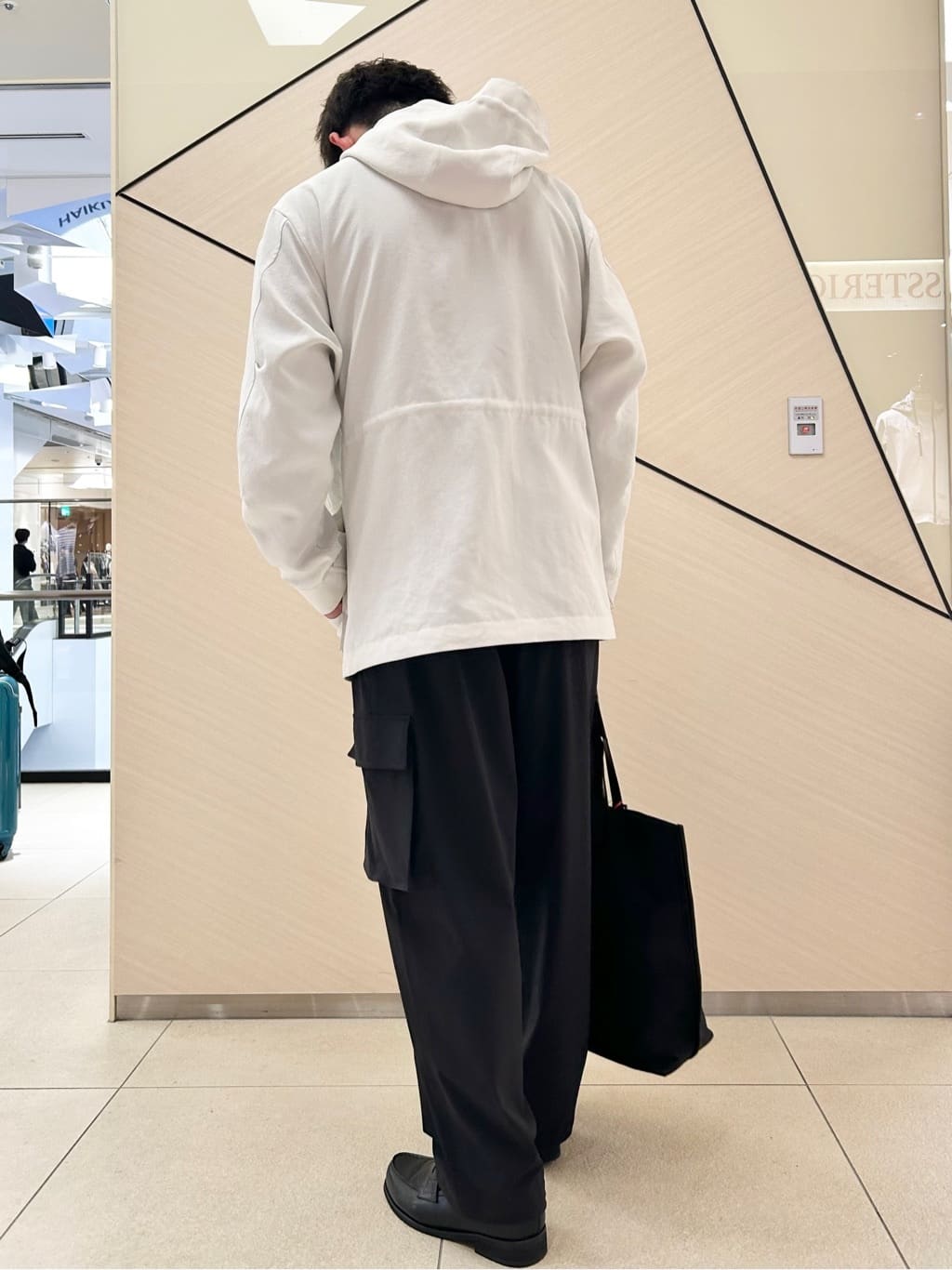千葉亮太さんの「DRESSTERIOR｜◆【セットアップ可】2WAYストレッチ ワイドカーゴパンツ」を使ったコーディネート
