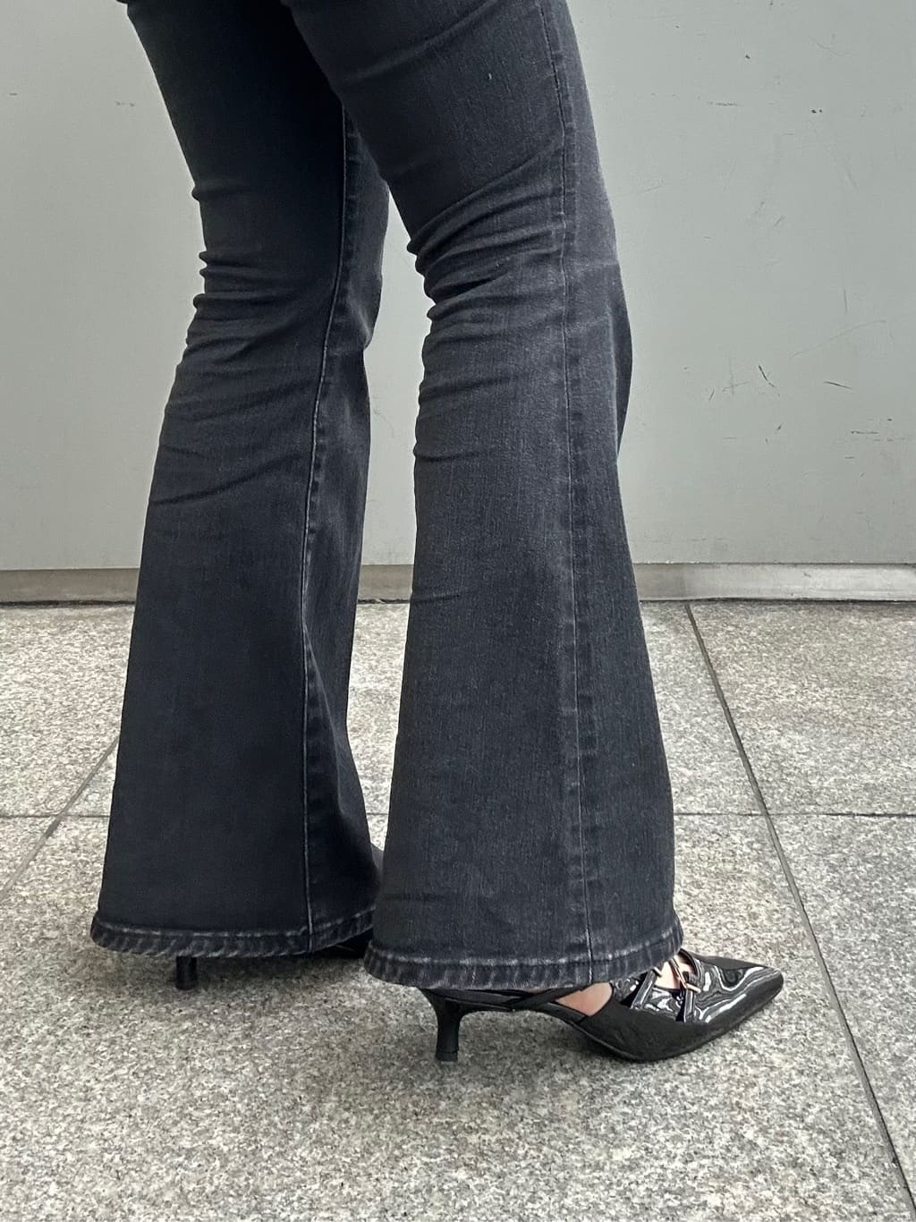 あずみさんの「ESPERANZA｜バックストラップミドルヒールパンプス」を使ったコーディネート