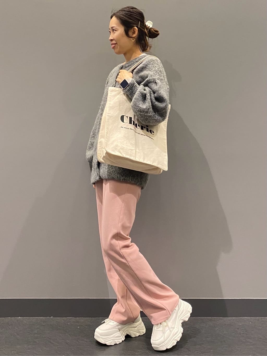 hiraさんの「ESPERANZA｜厚底パール調付きレーススニーカー」を使ったコーディネート
