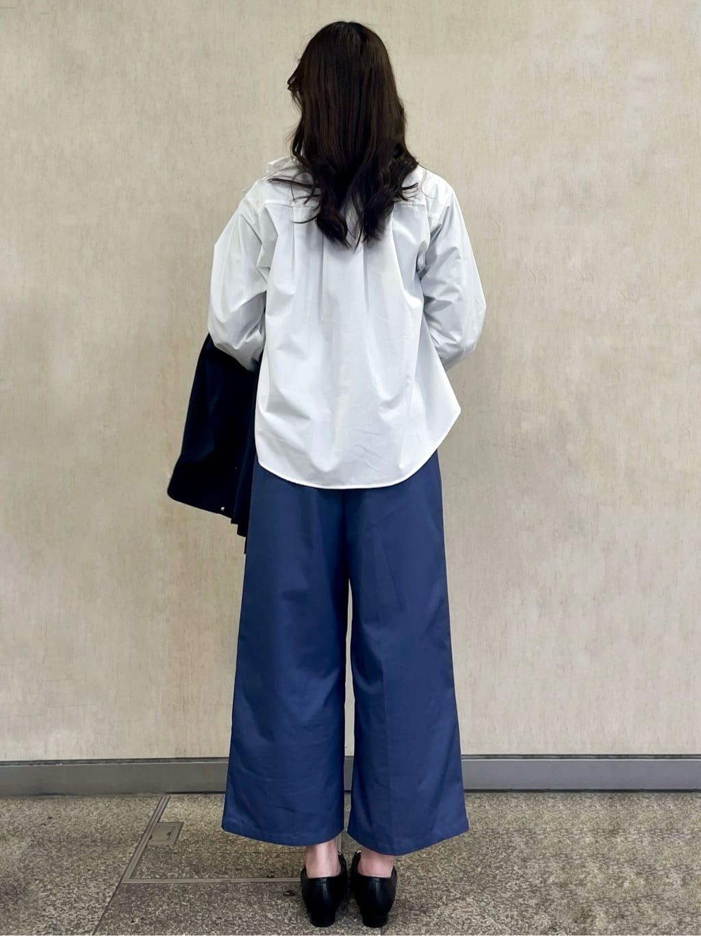 ももさんの「OPAQUE.CLIP｜◆《andGIRL掲載》フリルデザインシャツ【洗濯機洗い可】」を使ったコーディネート