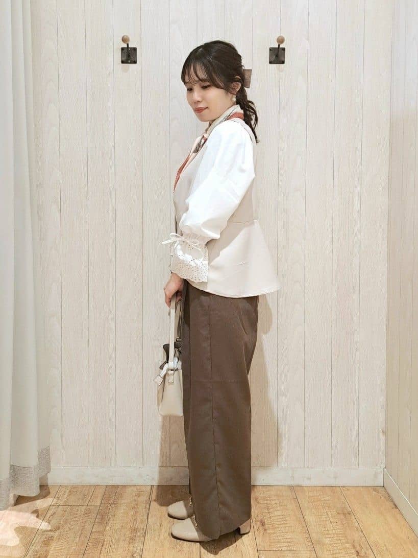 SAKIさんの「SHOO･LA･RUE｜◆【洗える/UV/吸水速乾/アンチピリング/S-LL】 タックワイドパンツ」を使ったコーディネート