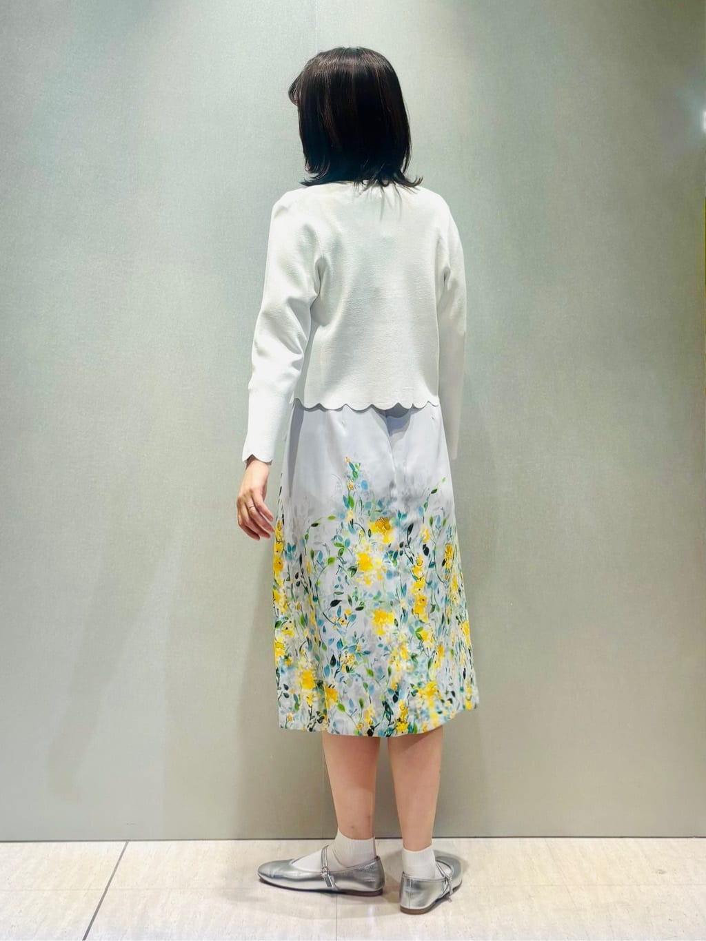 konamiさんの「INDIVI｜◆【接触冷感／アンサンブル可】裾スカラップニットボレロ」を使ったコーディネート