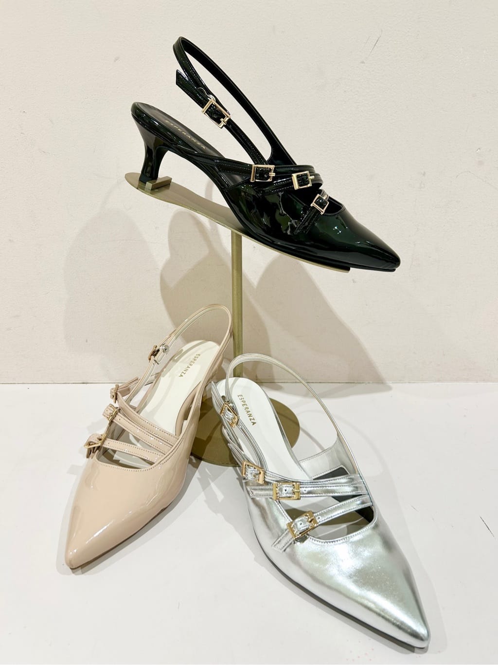 かなぴぃさんの「ESPERANZA｜バックストラップミドルヒールパンプス」を使ったコーディネート