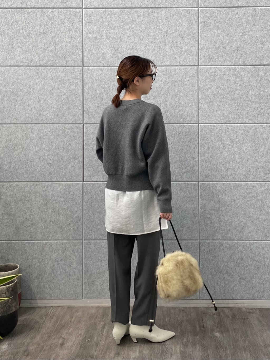 ねねさんの「INDIVI｜【接触冷感／セットアップ対応】イージーテーパードパンツ【通勤・セレモニー】」を使ったコーディネート
