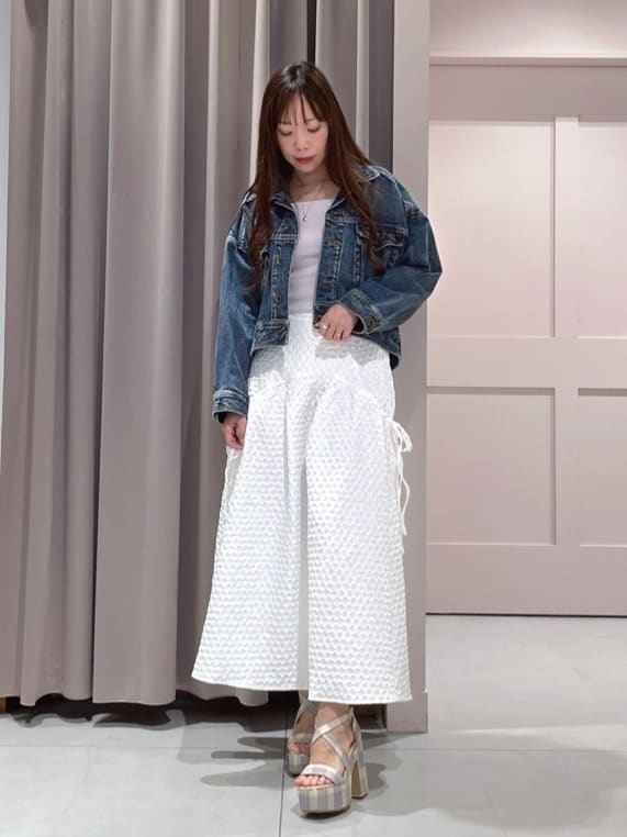maiさんの「ESPERANZA｜【ラク盛り／サンダル】リピーター続出／脚長美脚　クロスストラップサンダル」を使ったコーディネート