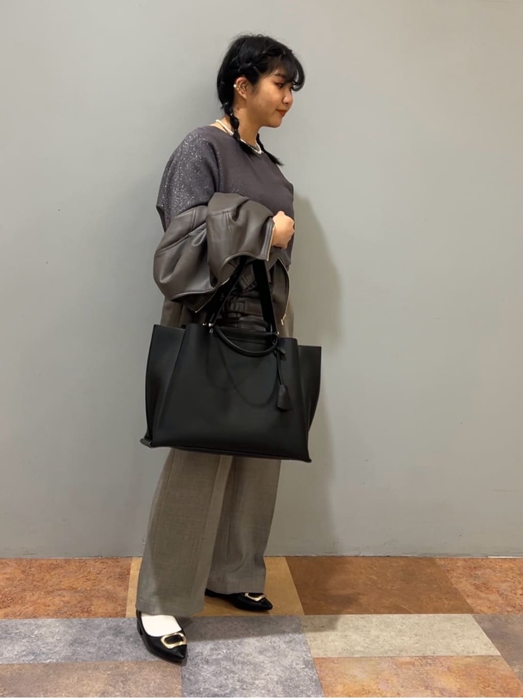 ひらのみさんの「THE SHOP TK｜◆ドルマン袖釦ニット【洗濯機OK】」を使ったコーディネート