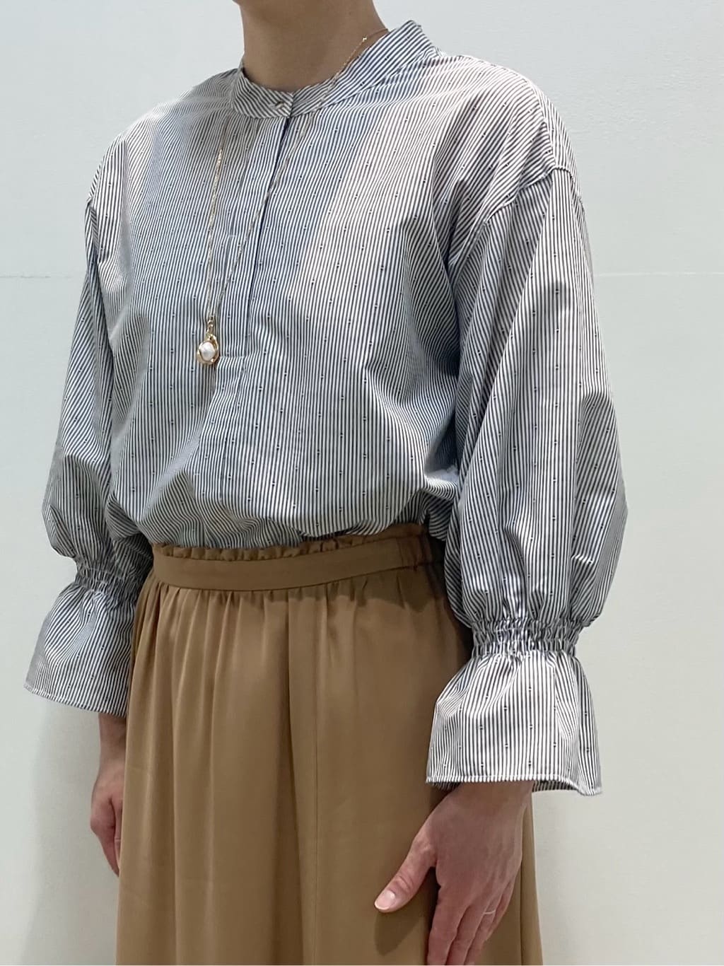 koyaさんの「Reflect｜◆【洗える】キャンディースリーブブラウス」を使ったコーディネート