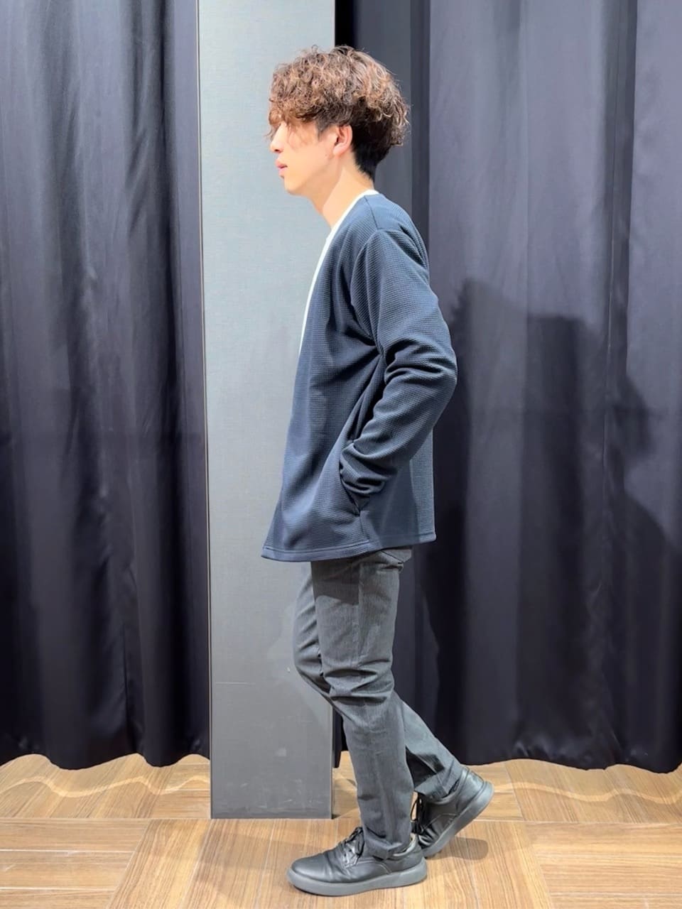 tomoyaさんの「THE SHOP TK｜【オールシーズン穿ける！】7DAYSストレッチへリンボンパンツ　ON&hArr;OFF兼用」を使ったコーディネート