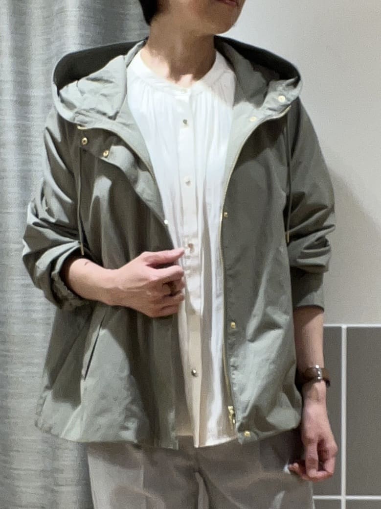 ヨッコさんの「grove｜◆【デイリーから特別な日まで】華やかさを纏うヴィンテージサテンブラウス」を使ったコーディネート