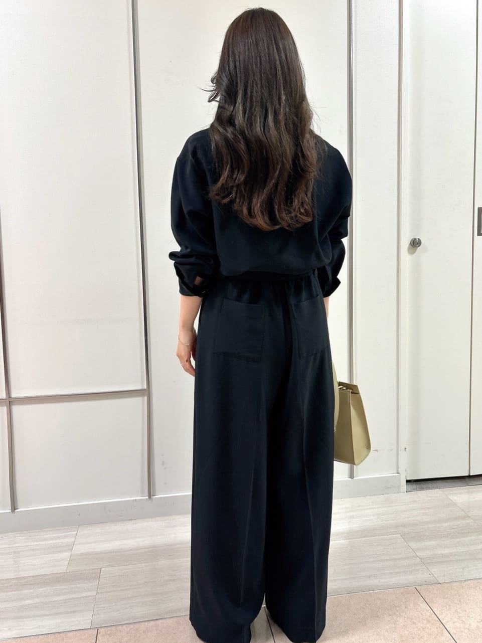 R.Kさんの「UNTITLED｜◆【朝比奈 彩&times;Oggi&times;UNTITLED スペシャルコラボ】シャツカラーオールインワン」を使ったコーディネート
