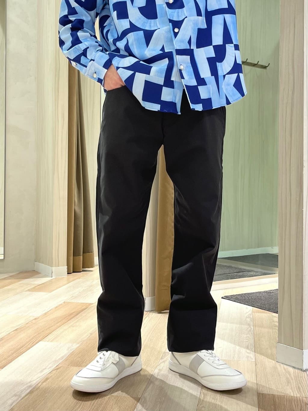 URAさんの「TAKEO KIKUCHI｜【Made in JAPAN】播州織 ストレッチ パンツ」を使ったコーディネート