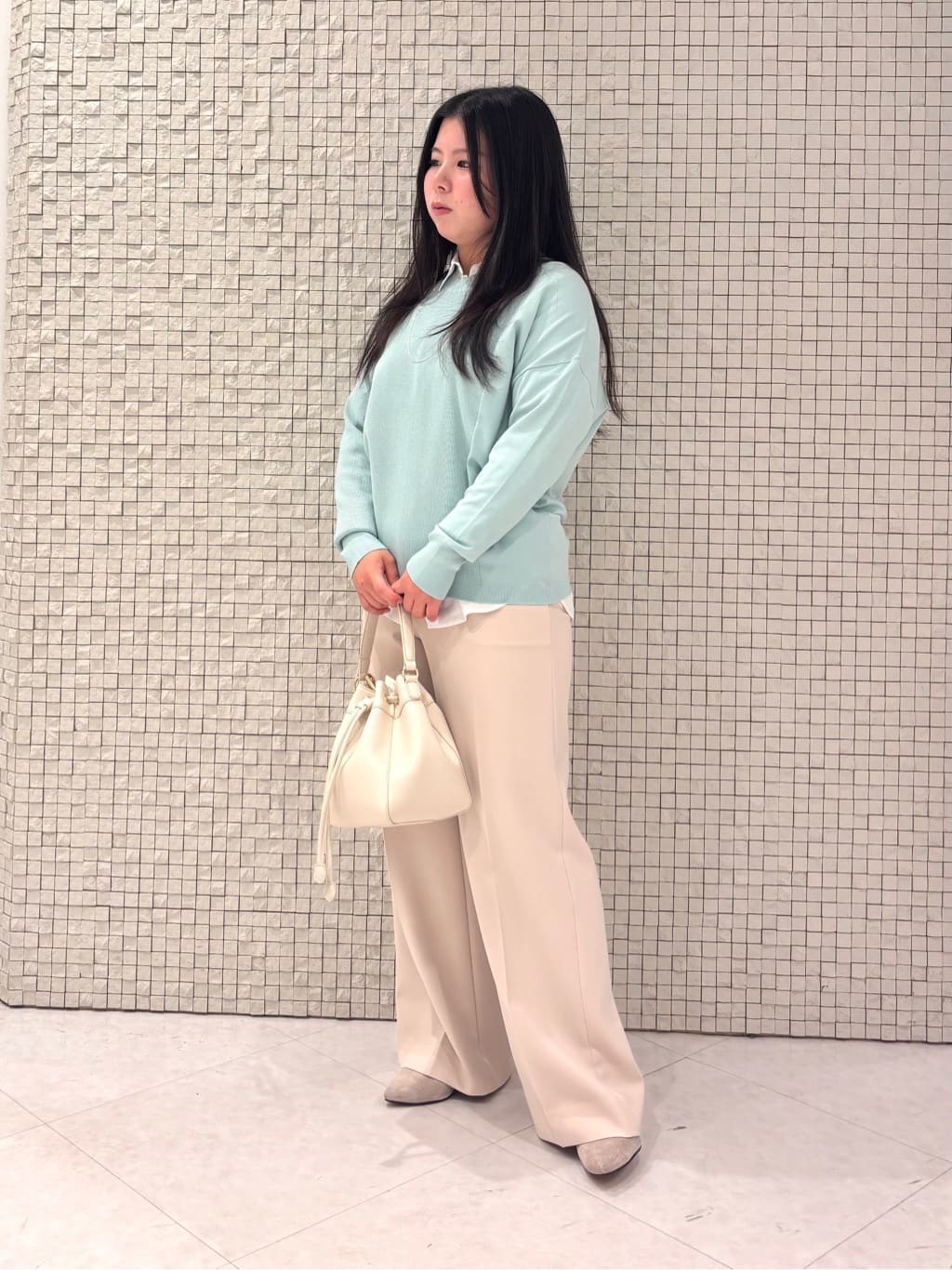 MEGUMIさんの「INDIVI｜◆【復活！褒められパンツ】ストレッチ ワイドパンツ」を使ったコーディネート