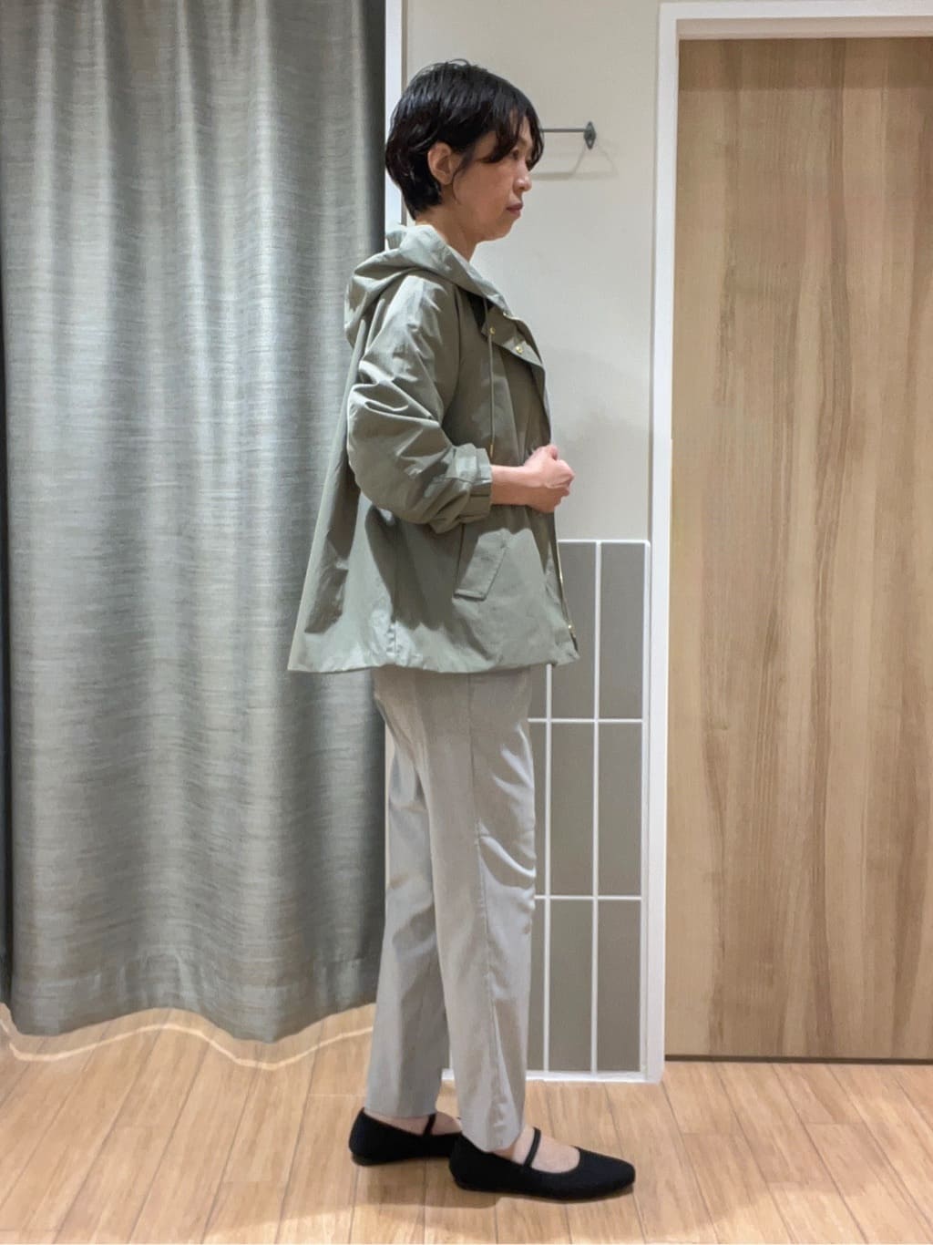 ヨッコさんの「grove｜◆【デイリーから特別な日まで】華やかさを纏うヴィンテージサテンブラウス」を使ったコーディネート