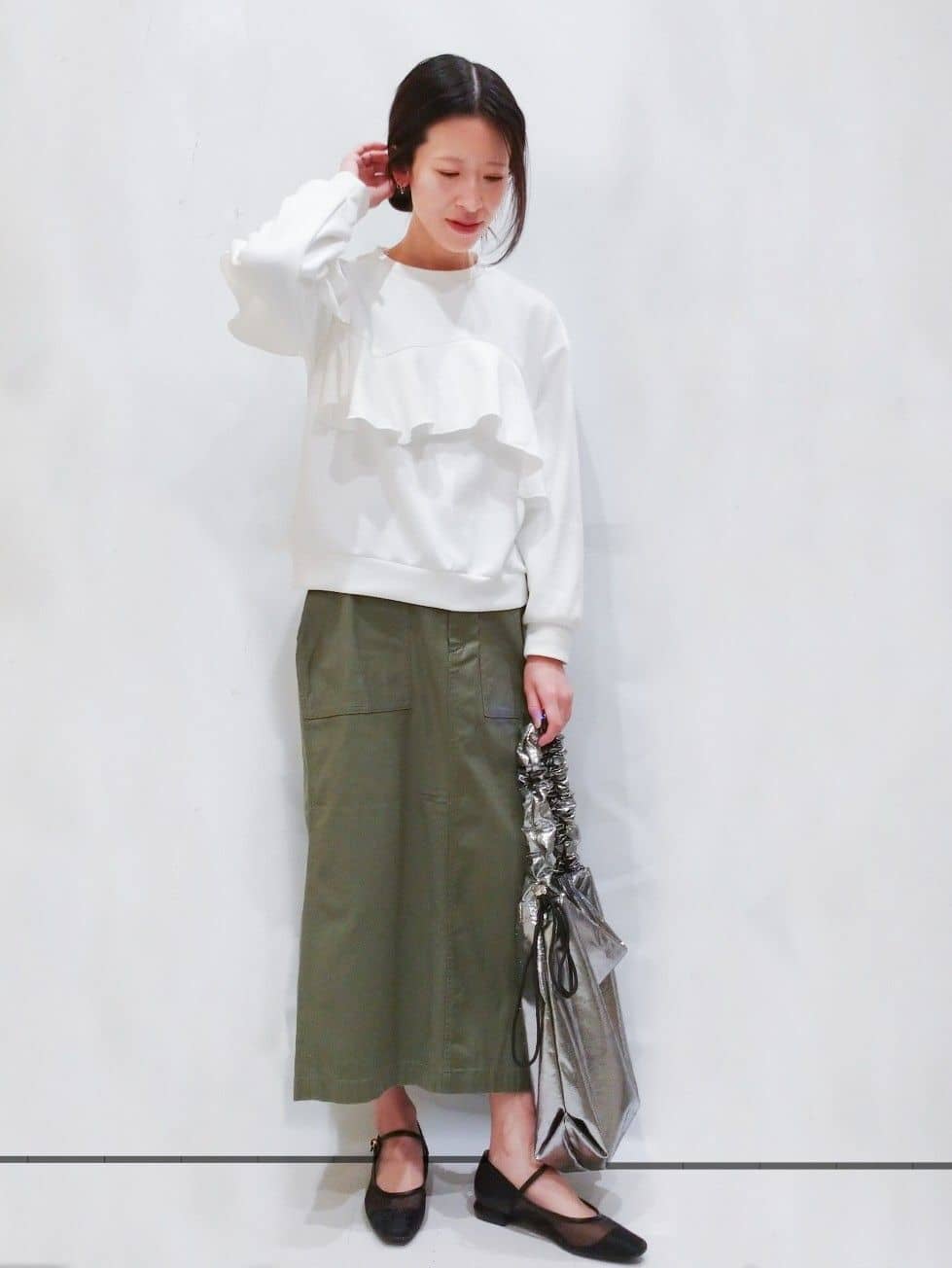 yuriさんの「OPAQUE.CLIP｜◆フリルアシメトップス【洗濯機洗い可】」を使ったコーディネート