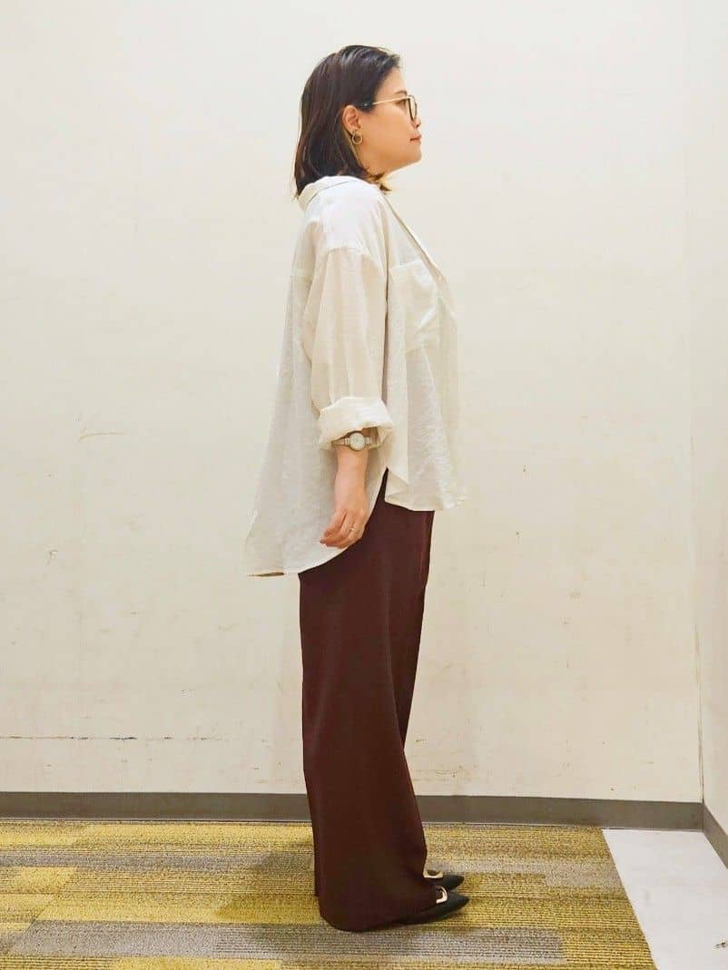 okayuさんの「THE SHOP TK｜◆テーラードカラーシャツ【洗える】」を使ったコーディネート