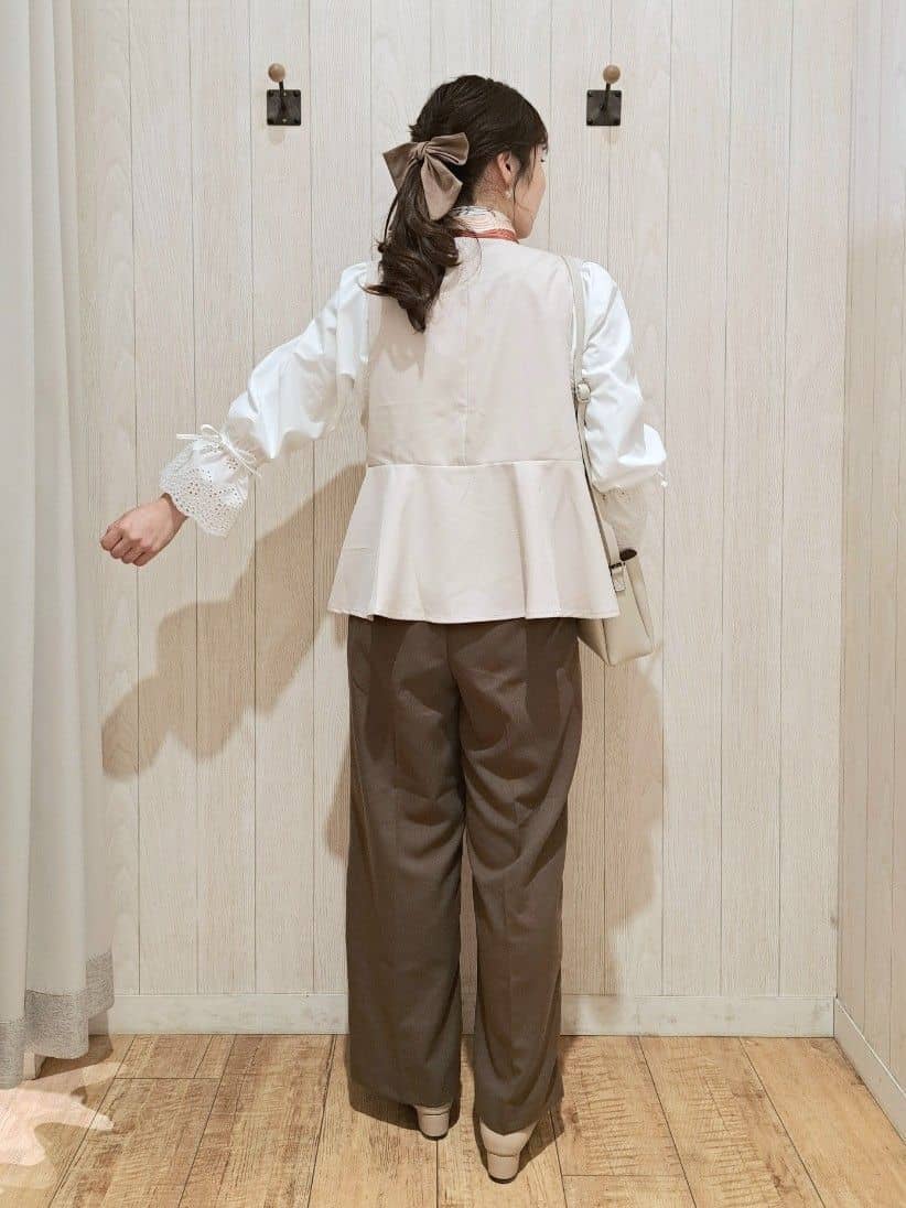 SAKIさんの「SHOO･LA･RUE｜◆【洗える/UV/吸水速乾/アンチピリング/S-LL】 タックワイドパンツ」を使ったコーディネート