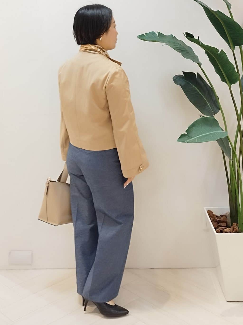 s u g iさんの「UNTITLED｜【手洗い／88cm正方形】バイカラーハーネススカーフ」を使ったコーディネート