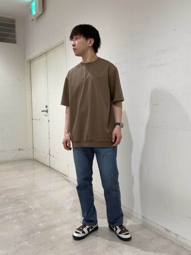コウノ モトヤさんの「TAKEO KIKUCHI｜【抗菌防臭／5サイズ展開】ハイゲージポンチ Tシャツ」を使ったコーディネート
