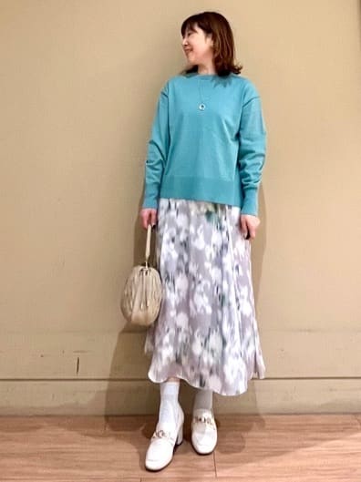 Juneさんの「UNTITLED｜◆【後ろウエストゴム/花柄】ぼかしフラワー プリントスカート」を使ったコーディネート