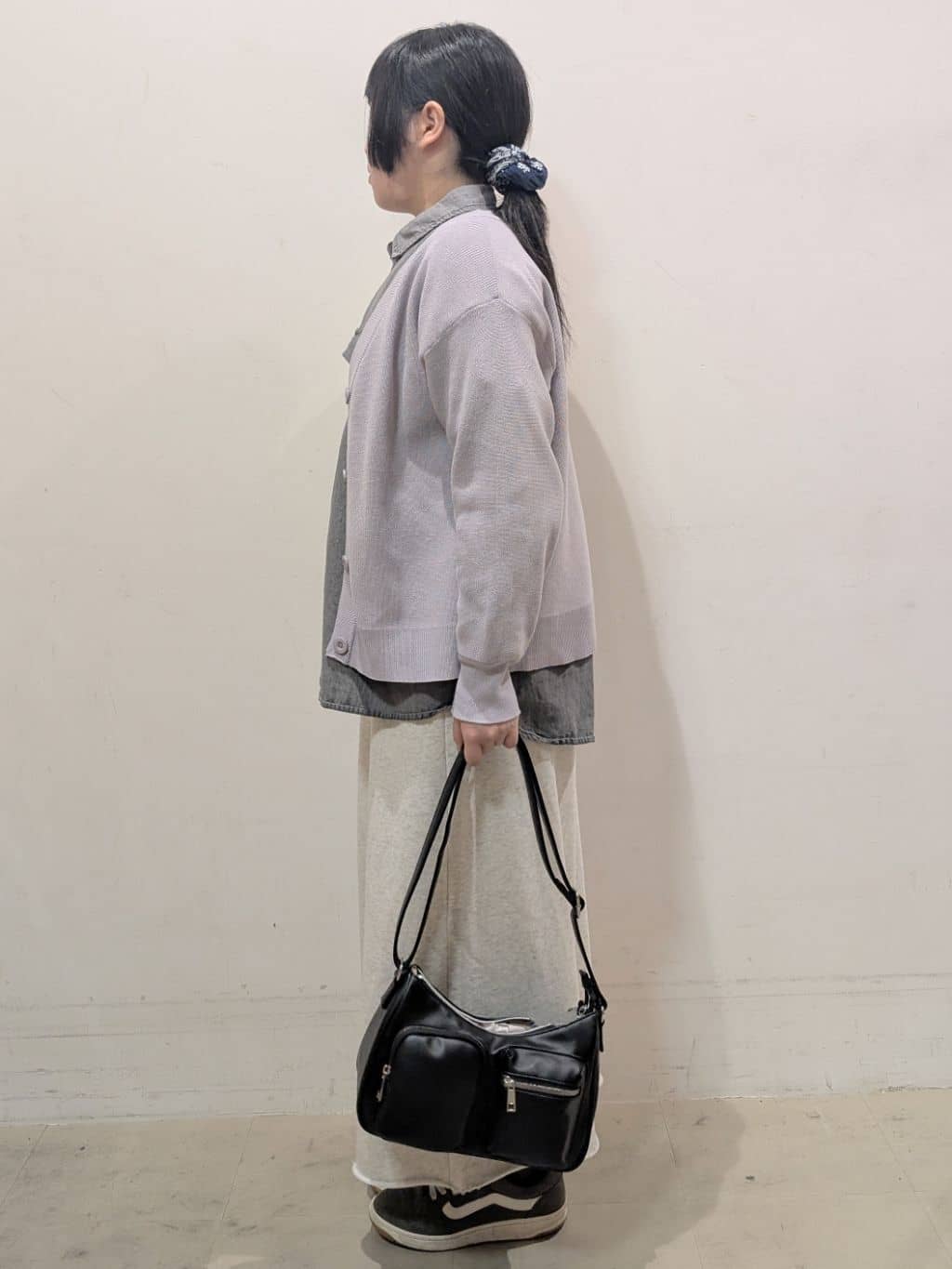 たぼく。さんの「SHOO･LA･RUE｜◆【洗える/S-LL】ドライタッチが心地よい 畦編みVネックカーディガン」を使ったコーディネート