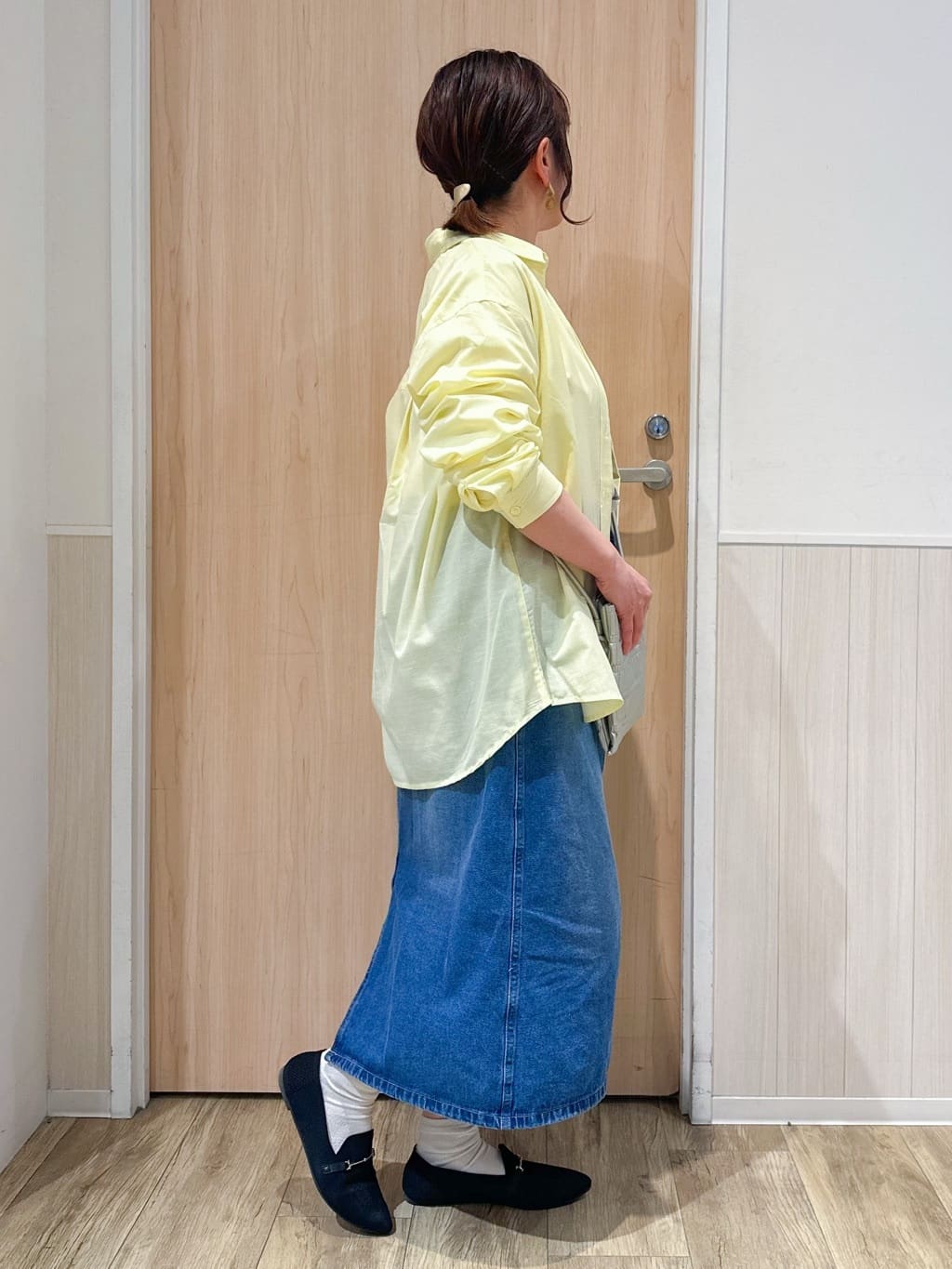 mimoさんの「SHOO･LA･RUE｜◆【洗える/S-LL】一枚でもレイヤードでも グラフィック長袖Tシャツ」を使ったコーディネート