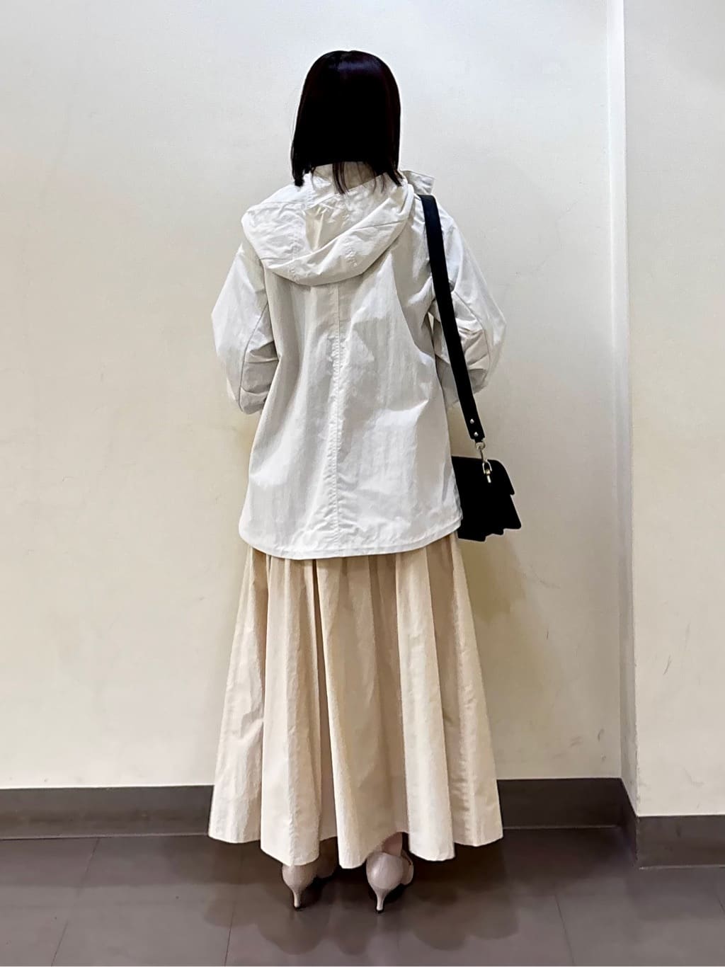 いくみさんの「UNTITLED｜【手洗い／88cm正方形】バイカラーハーネススカーフ」を使ったコーディネート