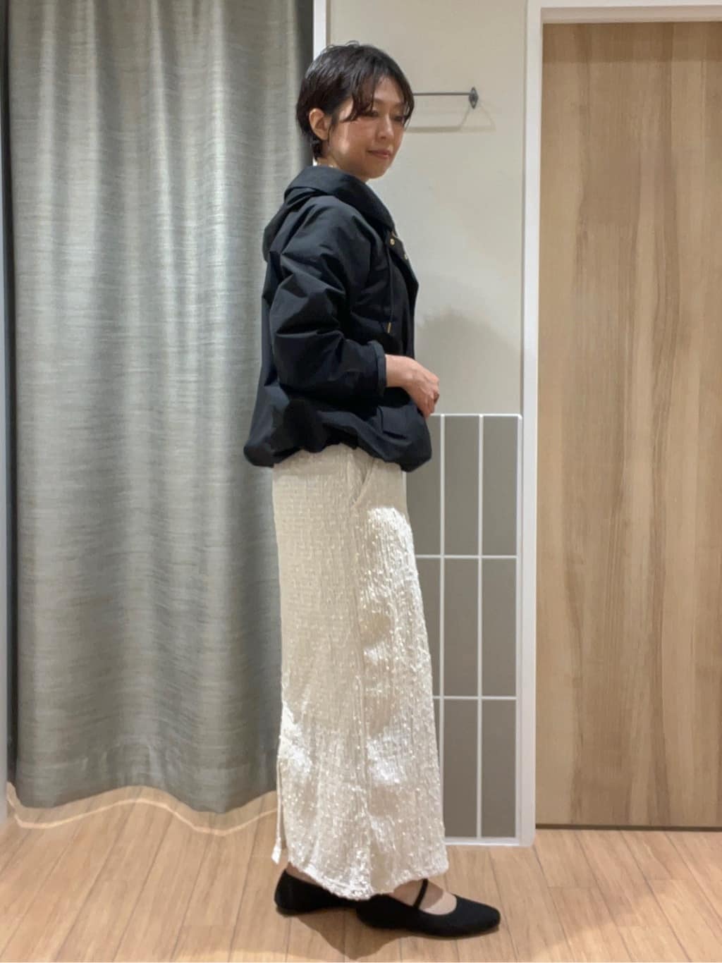 ヨッコさんの「grove｜◆【デイリーから特別な日まで】華やかさを纏うヴィンテージサテンブラウス」を使ったコーディネート