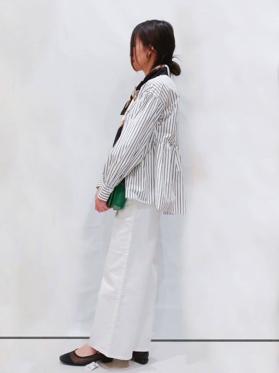 yuriさんの「OPAQUE.CLIP｜◆バンドカラーペプラムシャツ【洗濯機洗い可】」を使ったコーディネート